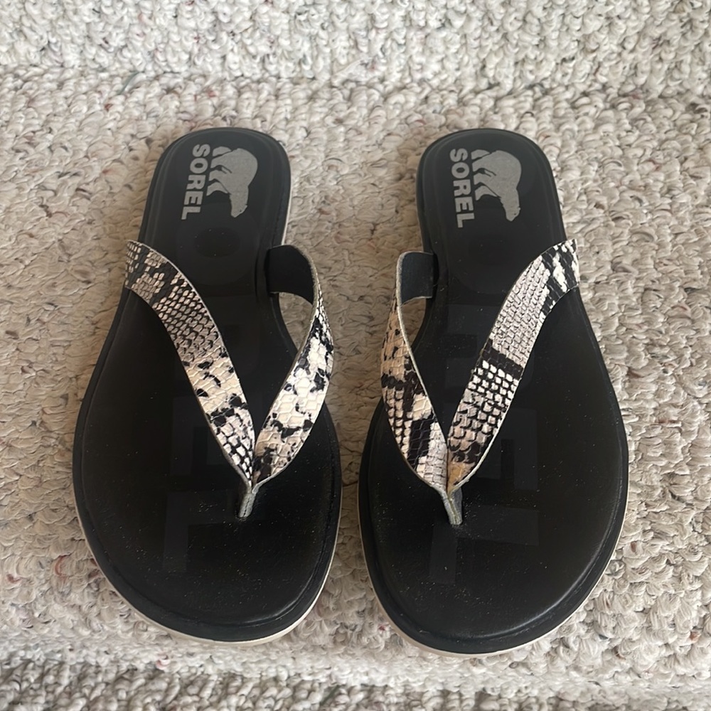 NEW Sorel Ella ll  Flip Flops Thong snake print Leather sandals 7
